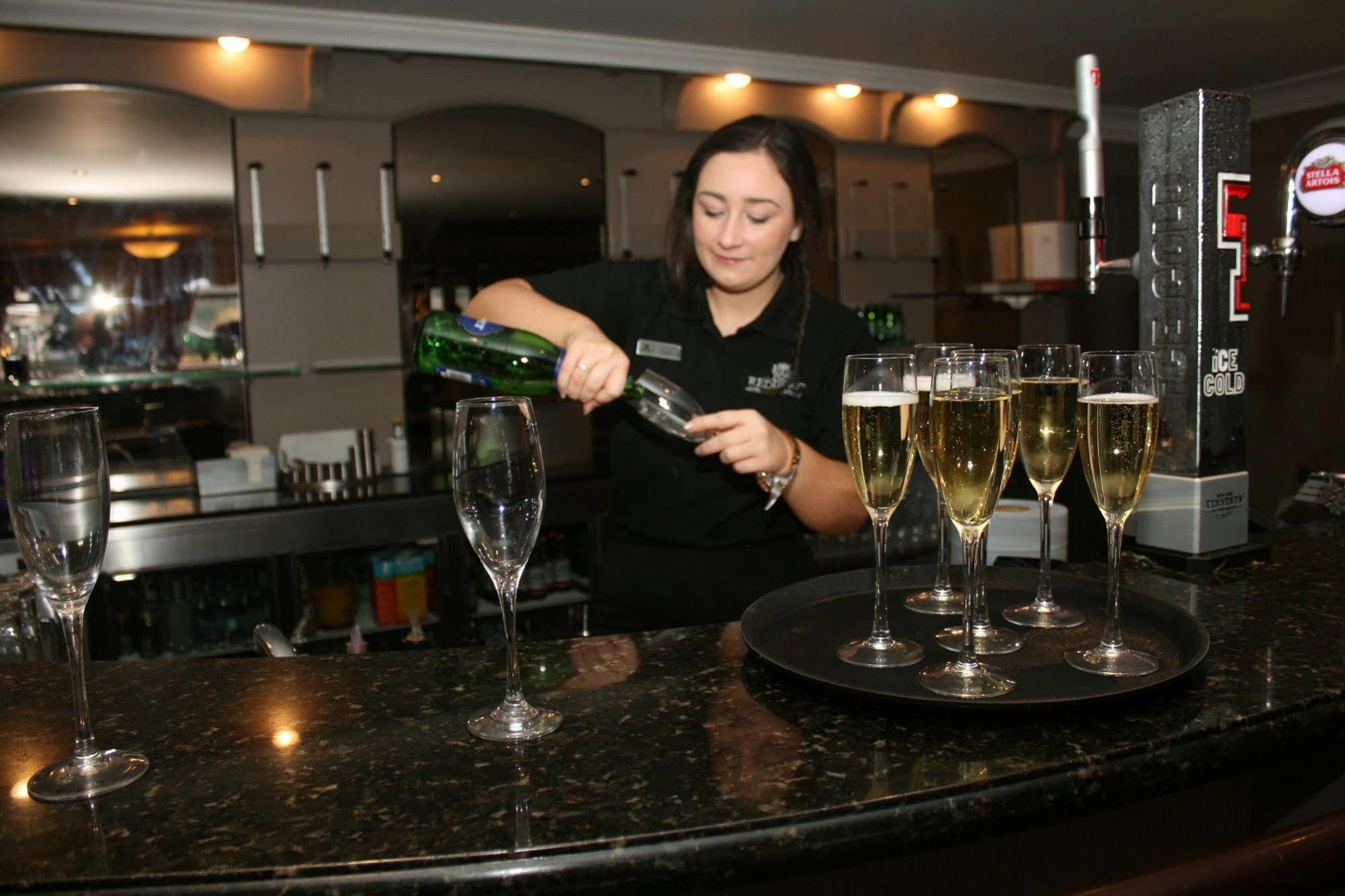 The Redhurst Hotel Glasgow ギフノック エクステリア 写真